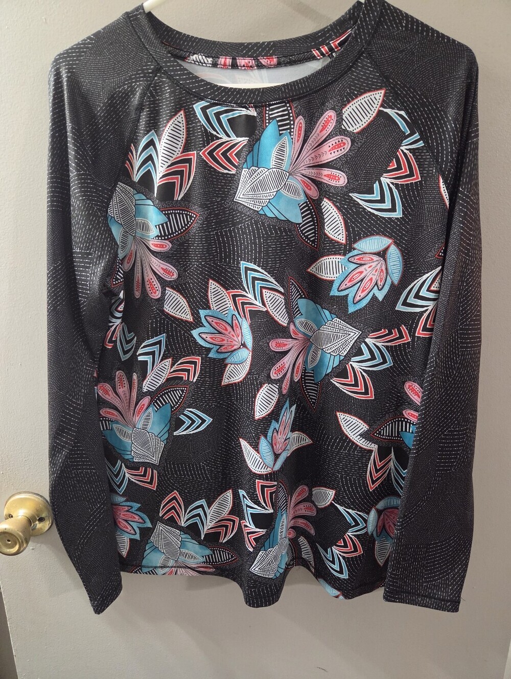 Reel Legends Black Floral Graphic Long Sleeve Tee with Blue & Pink Accents. Sz L